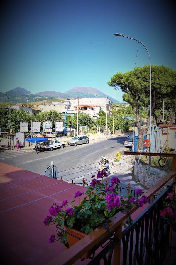 Vesuvius' Lovely Inn Ercolano Exterior photo